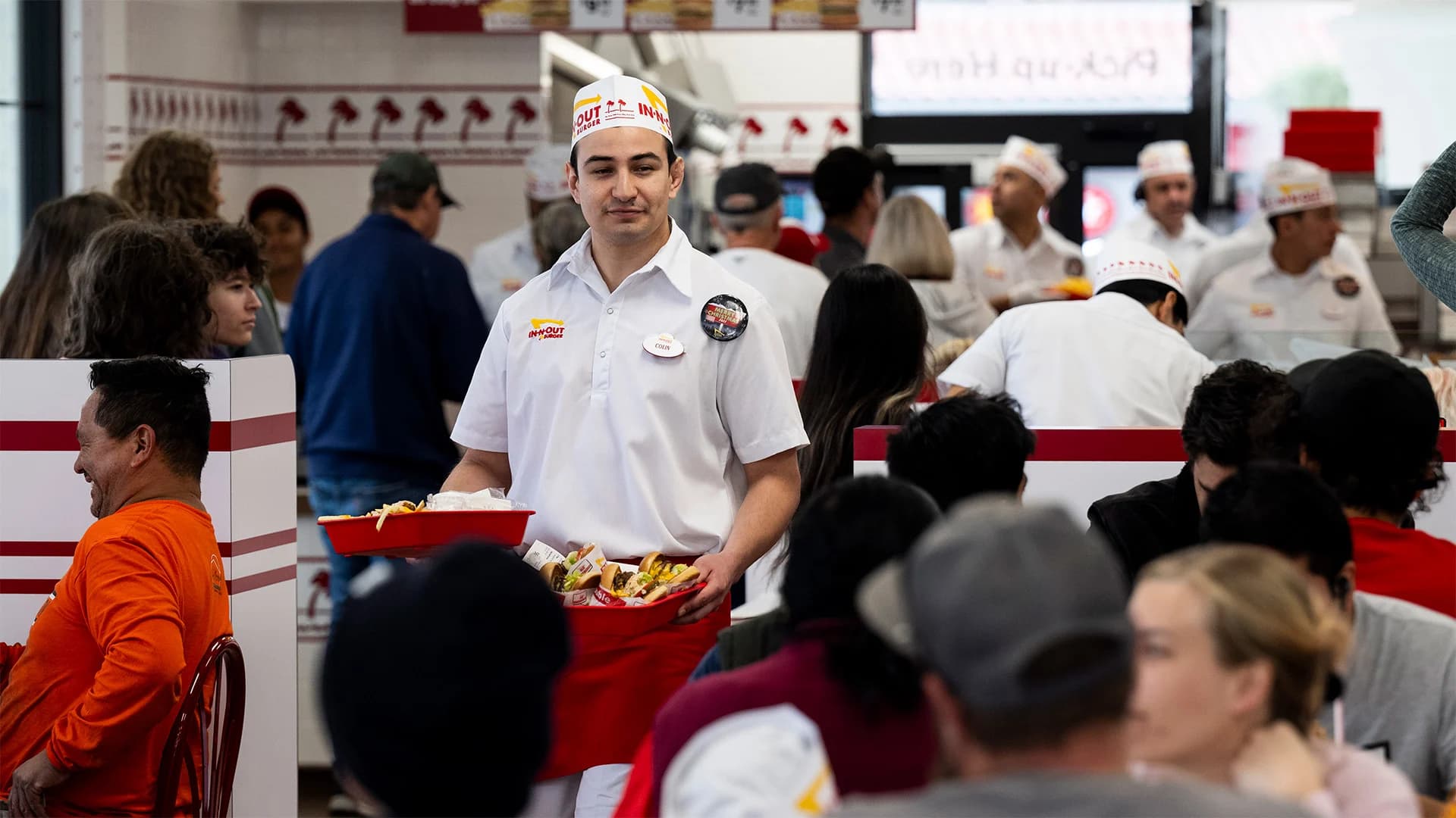 Wage Hikes Force Fast-Food Chains to Cut Hours, Automate Jobs