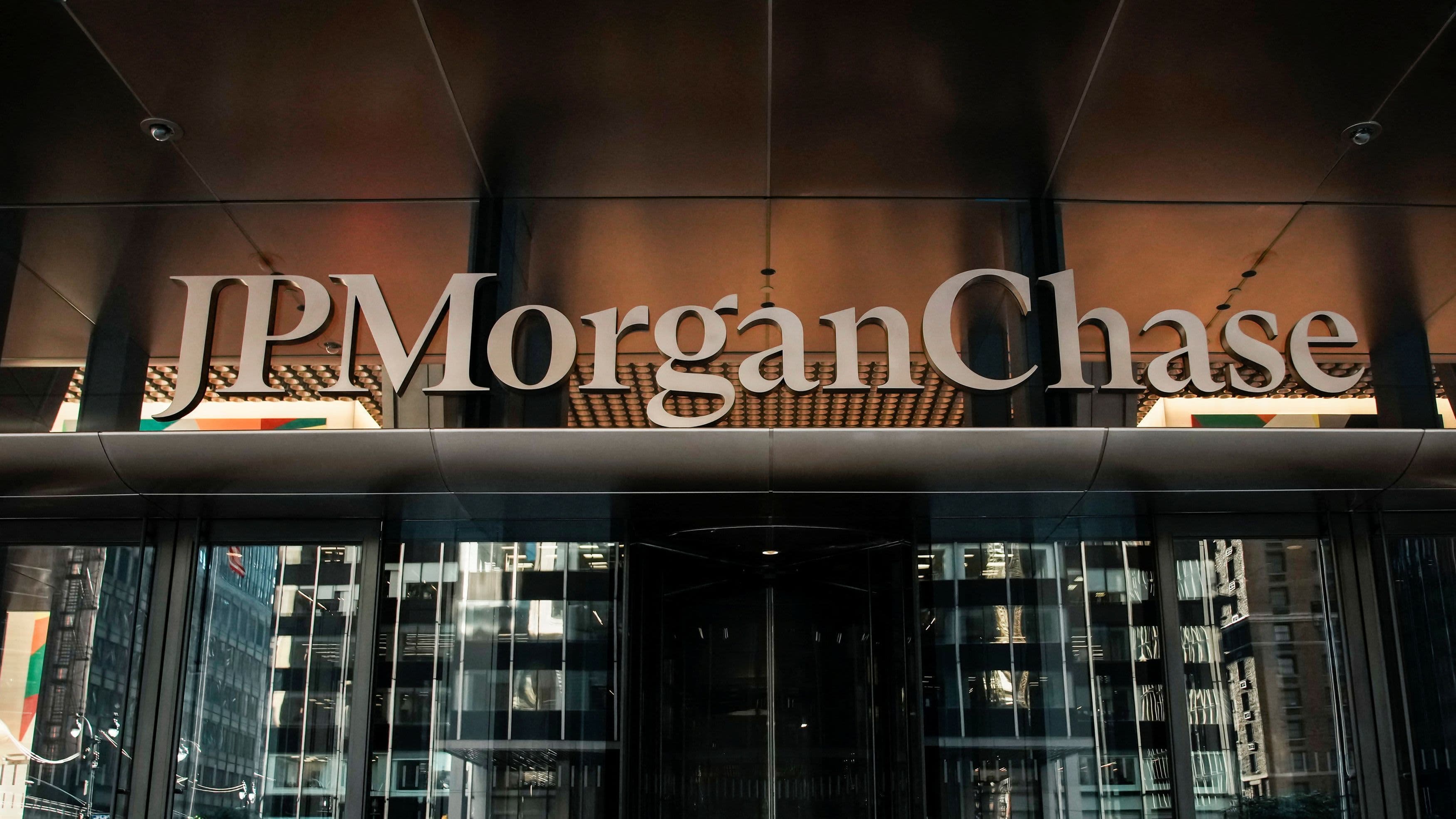 Private Credit Stress Test: JPMorgan Tightens Reins on Struggling KKR Fund