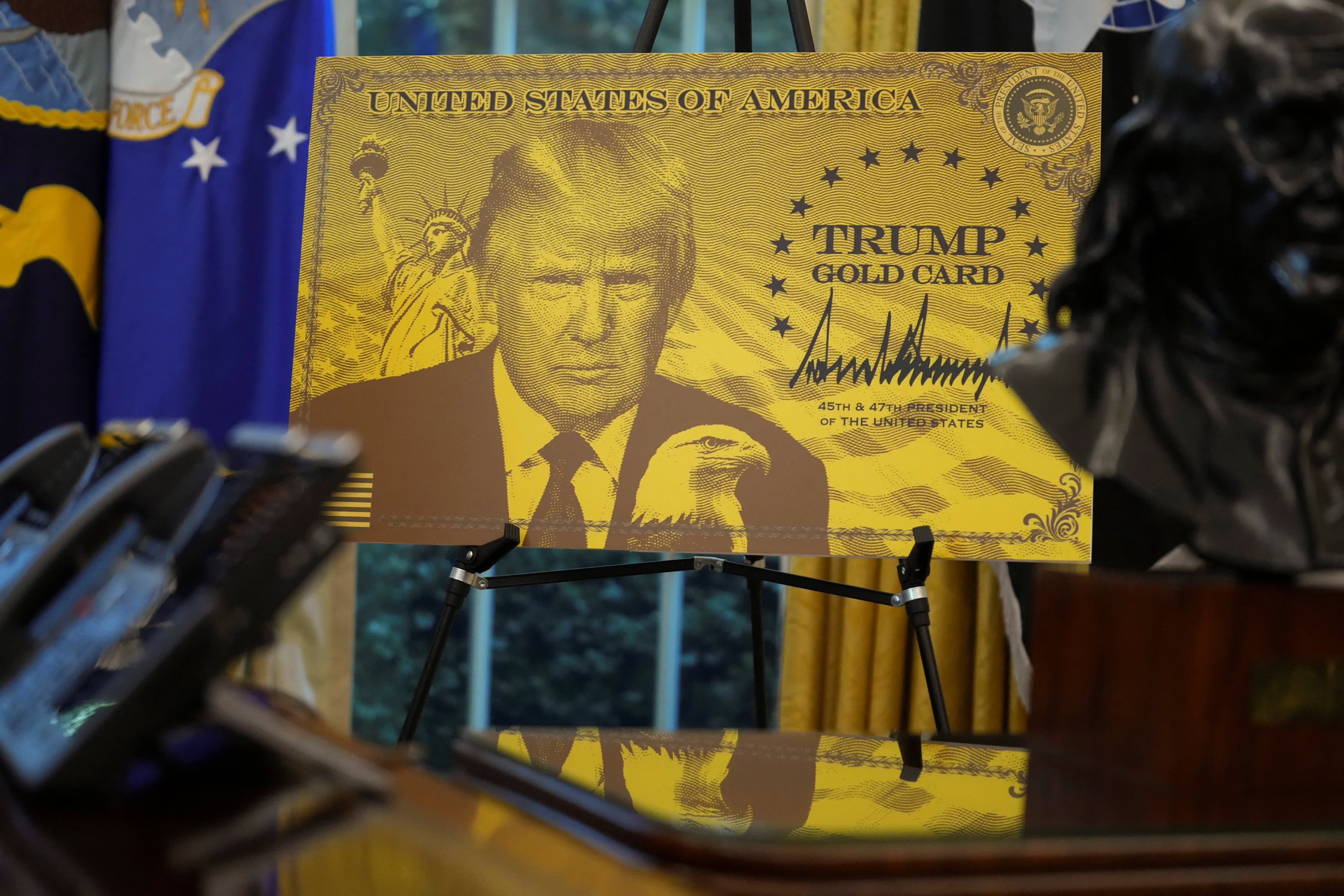 Trump's $1M Gold Card Program Struggles to Attract Wealthy Investors