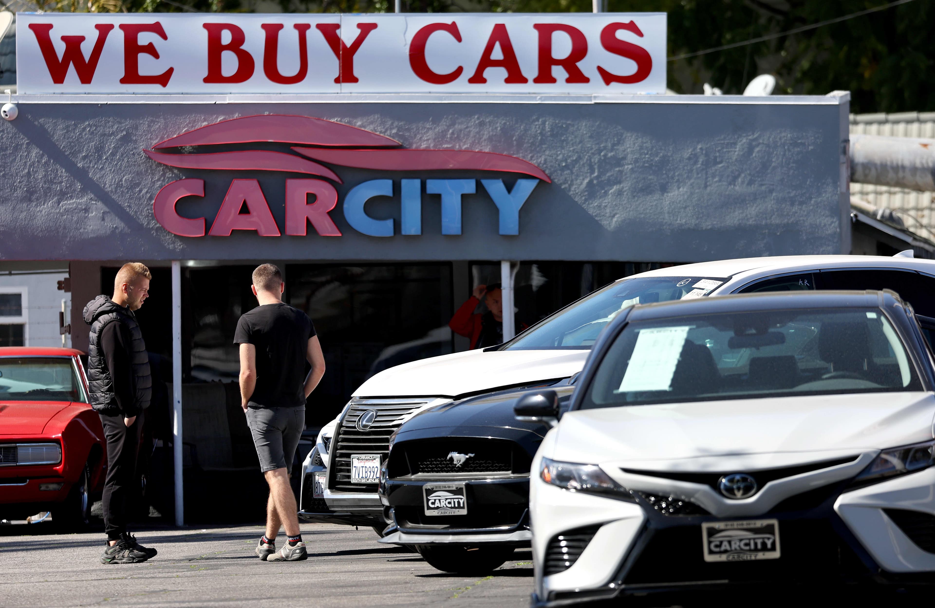 Used Car Prices Dip as Buyers Shift to EVs Amid Fuel Costs
