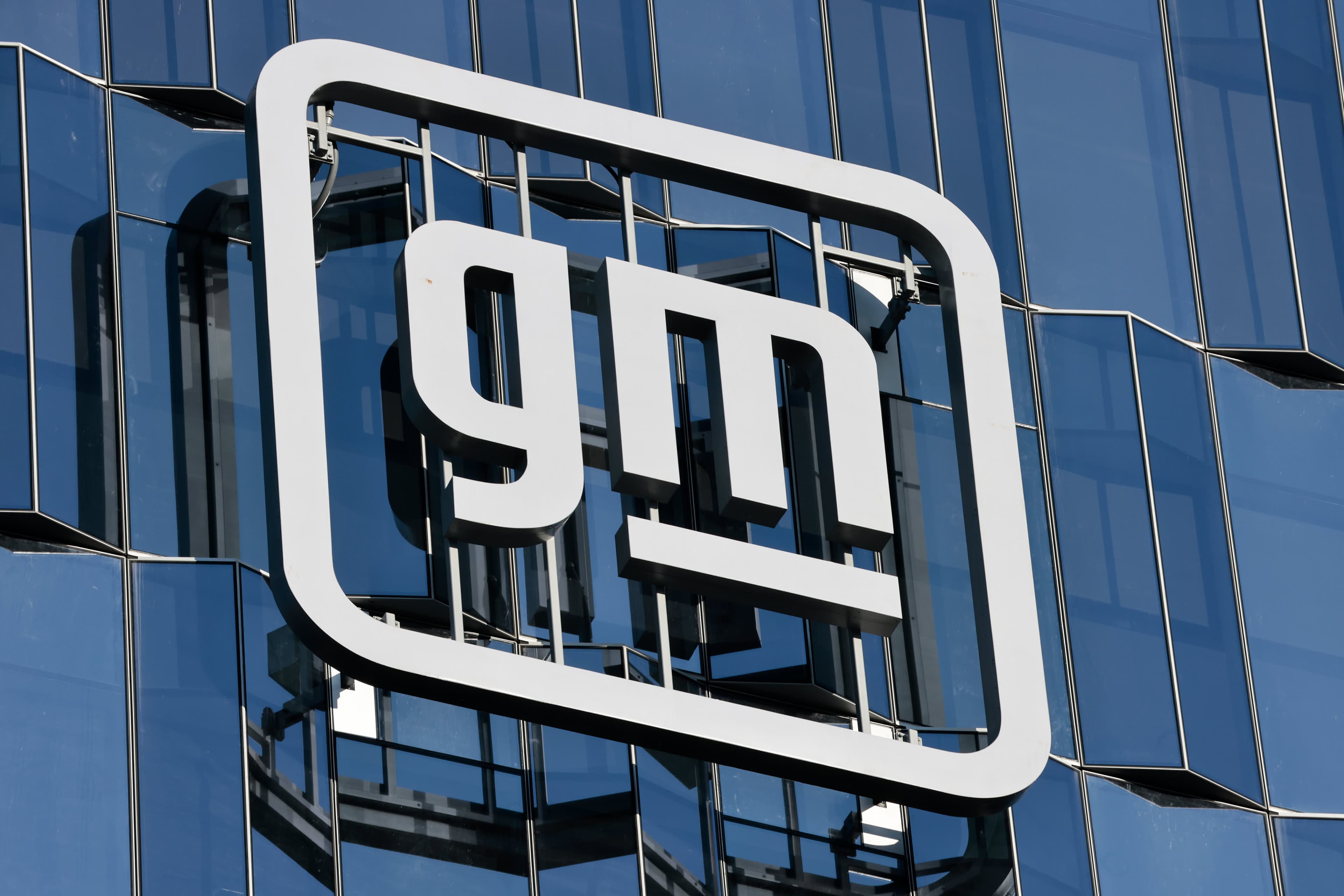 GM's AI-Driven Layoffs Raise Questions for Manufacturing Sector