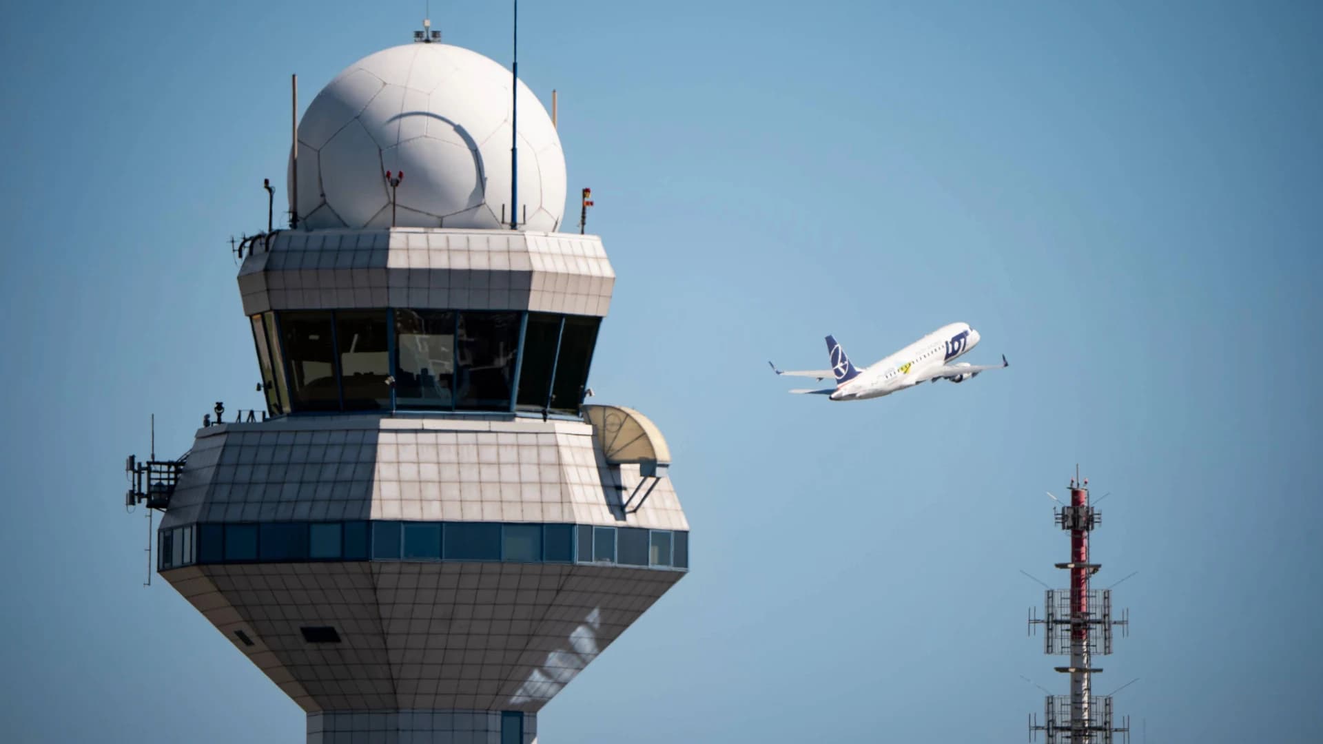 FAA Cuts 2,000+ Controller Positions: What It Means for CLT