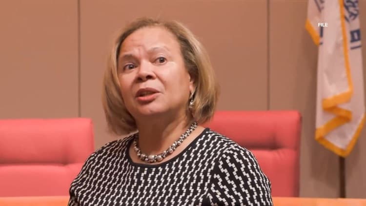 Charlotte Mayor's 14.6% Raise Raises Questions on Pay Equity