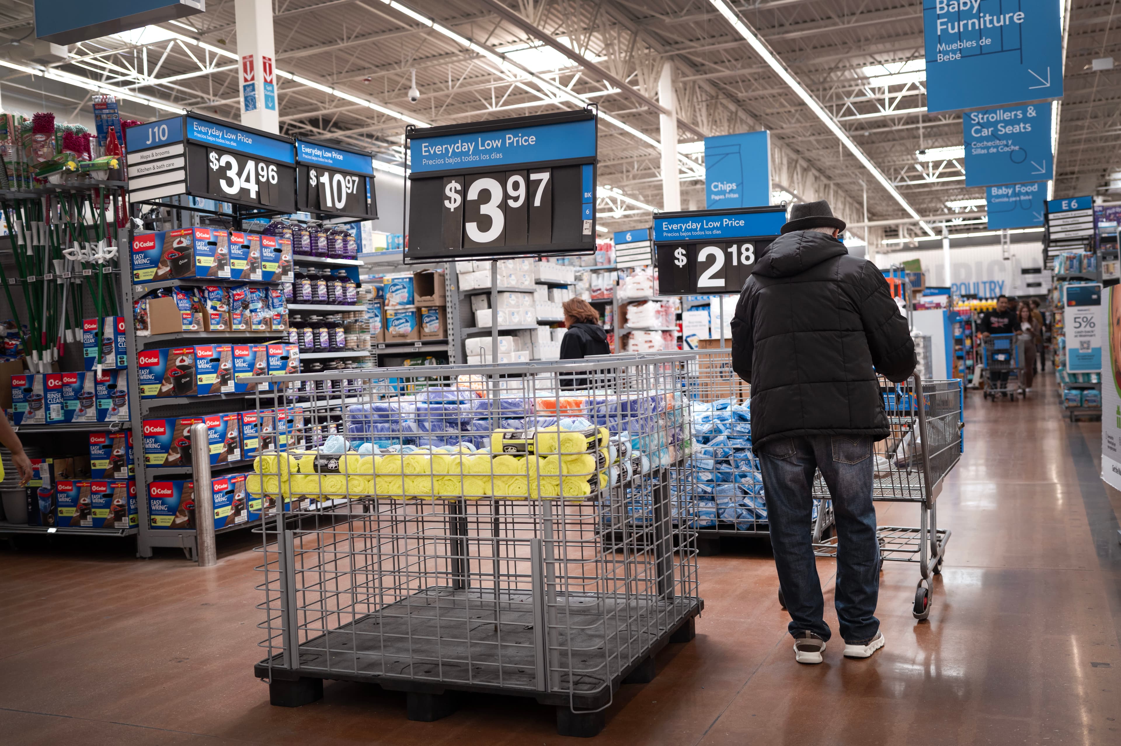Major Retailers Navigate Trump Tariff Refund Strategy