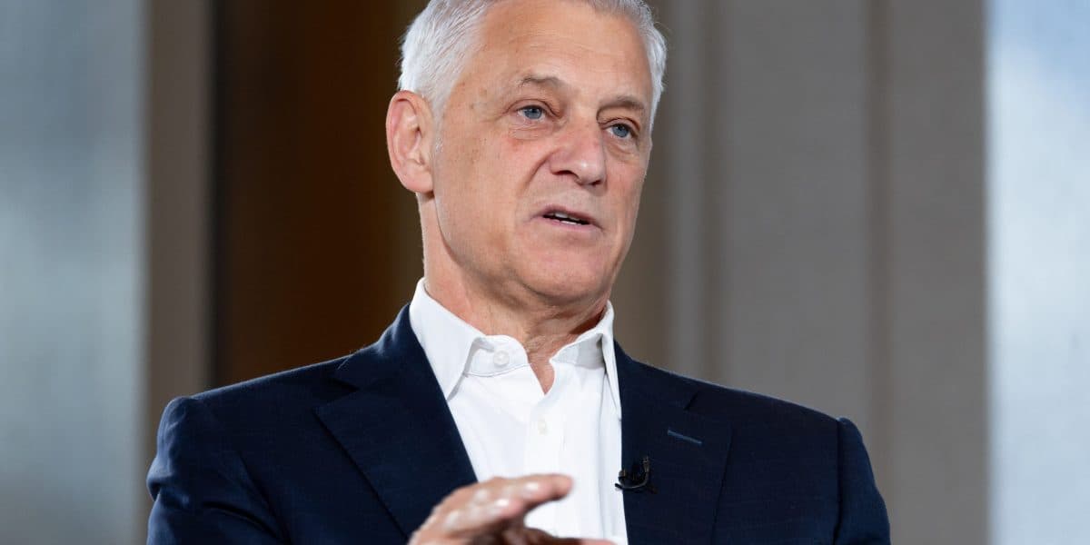 Standard Chartered CEO Apologizes for 'Lower Value' Worker Remarks