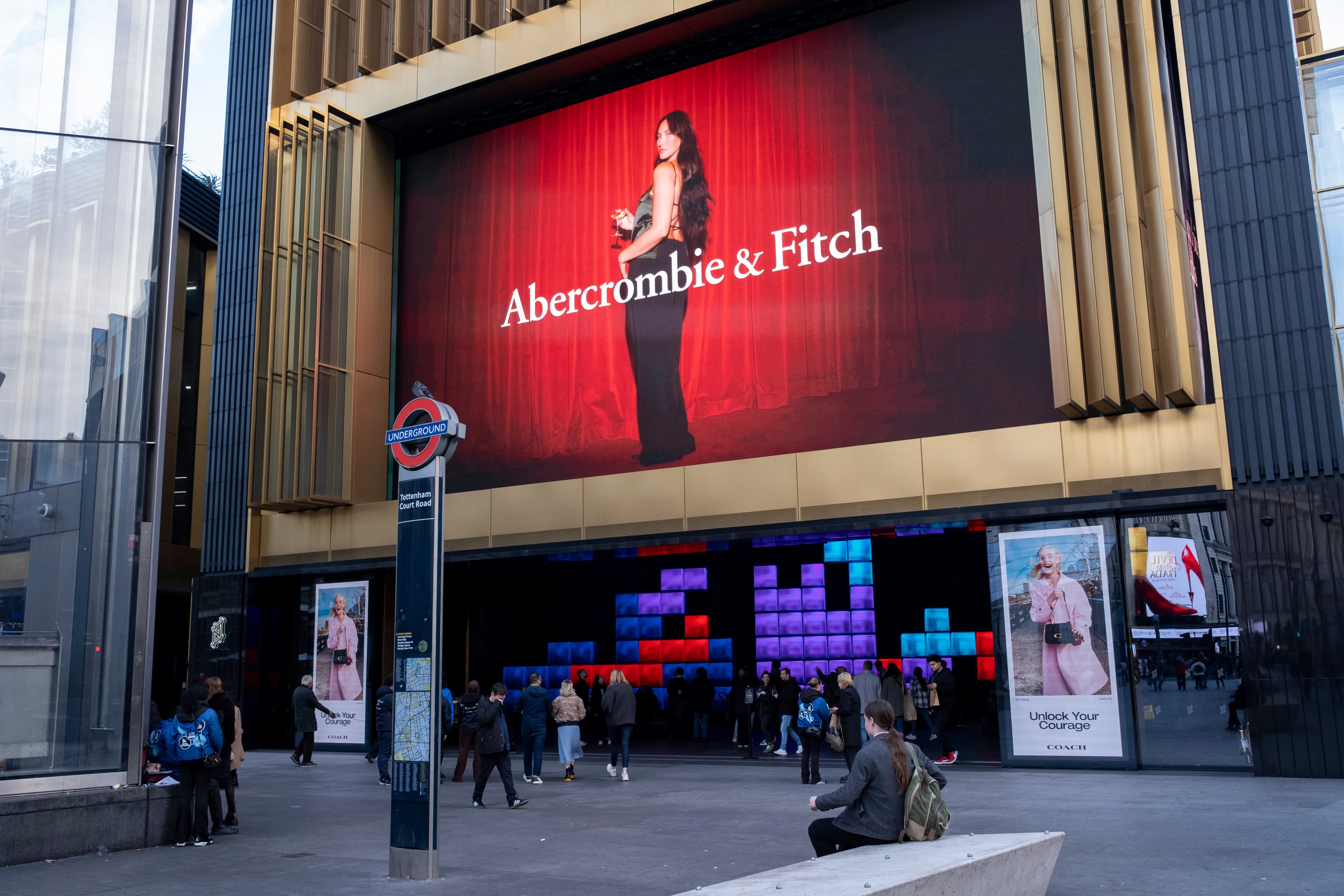 Abercrombie Stock Surges on Earnings Beat Despite Geopolitical Headwinds