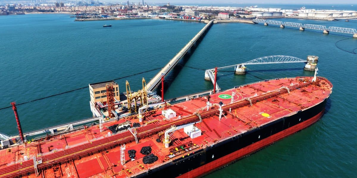 China's Oil Appetite Reshapes Global Markets, Stabilizing Prices