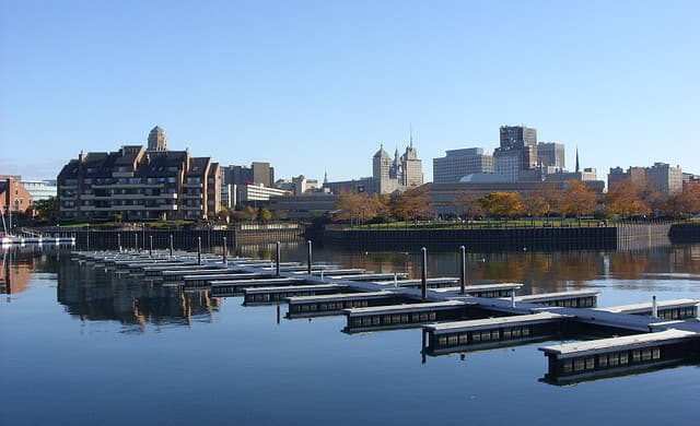 American Airlines Offers Discounted Phoenix-Buffalo Fares for Business Travelers