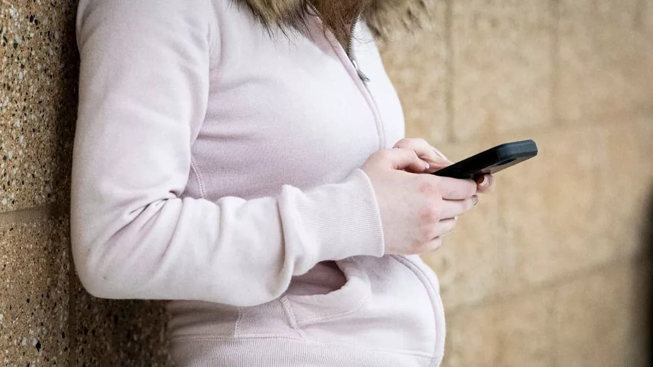 Three Phone Habits Charlotte Leaders Should Break for Better Productivity