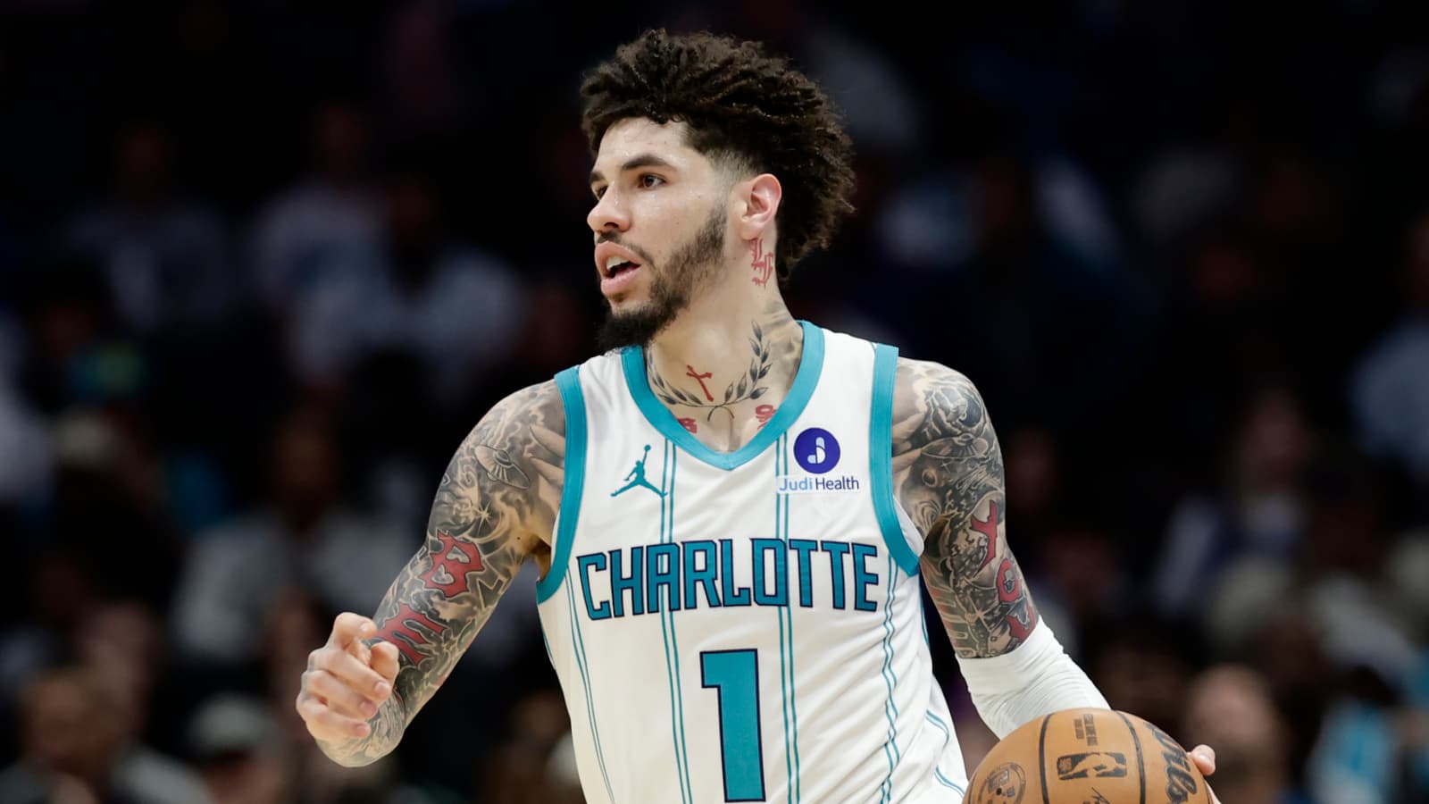 Hornets Make Surprising Trade Decision After Playoff Push