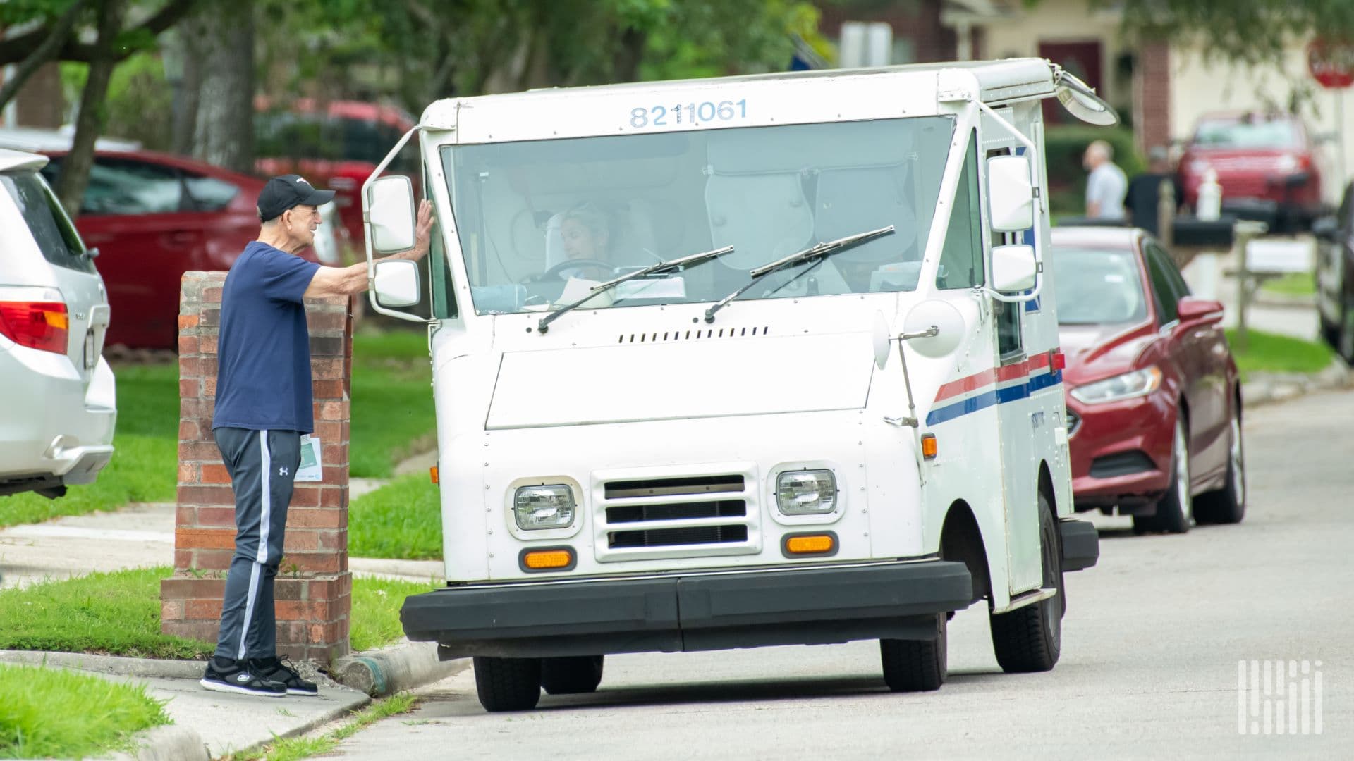 Congress Pushes to Tie USPS Executive Bonuses to Delivery Performance