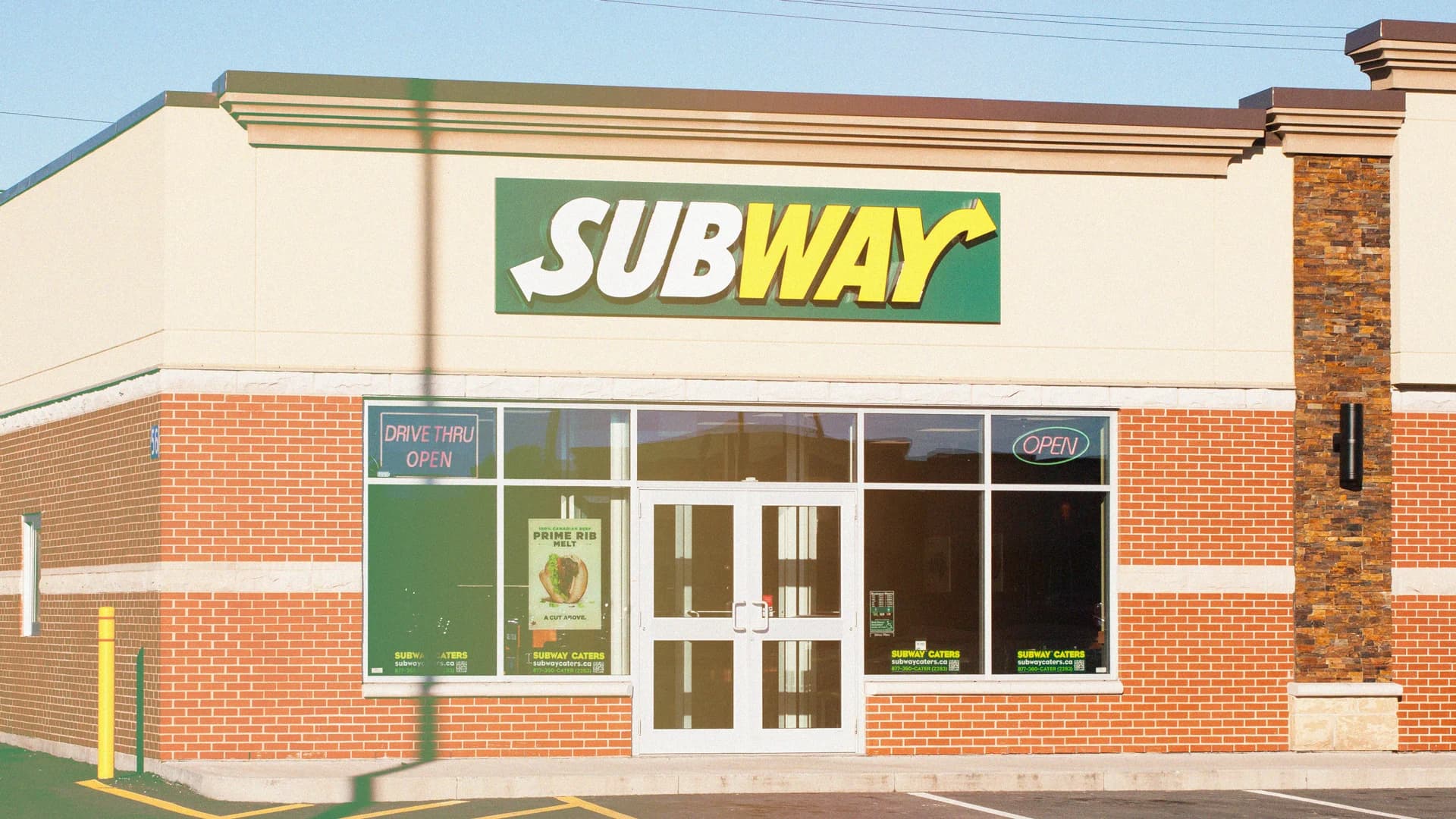 Subway's Struggles: What 725 Closures Mean for QSR