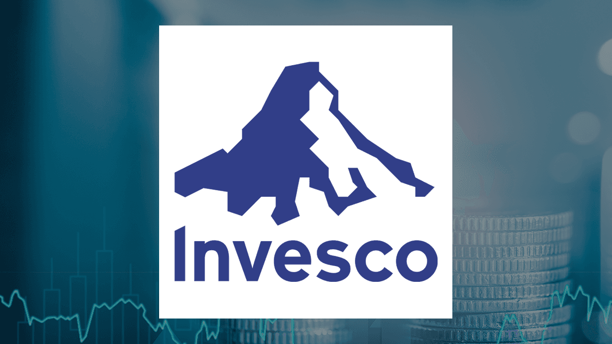Stephens Inc. Increases Tech-Heavy QQQ ETF Position