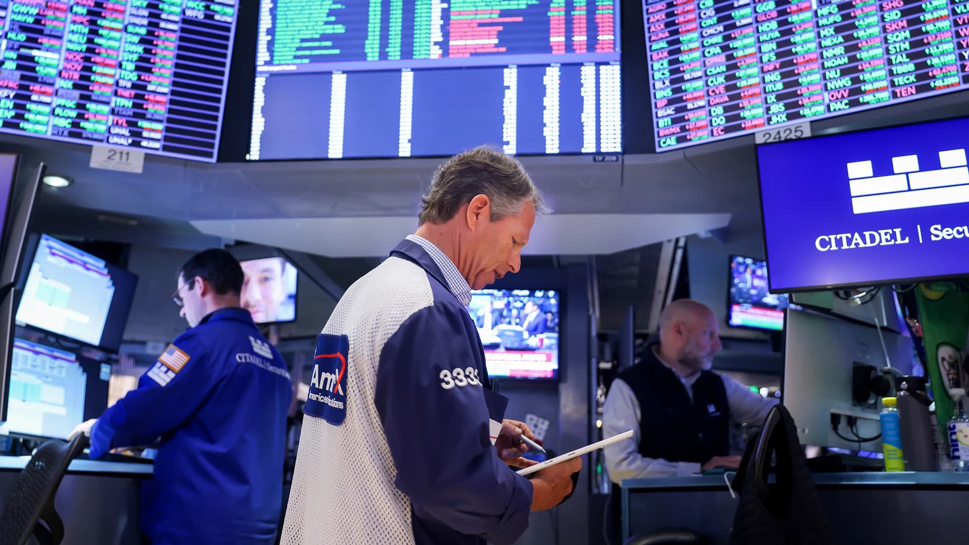 Wall Street's Tech Rally Hits Speed Bump: What Charlotte Investors Should Know