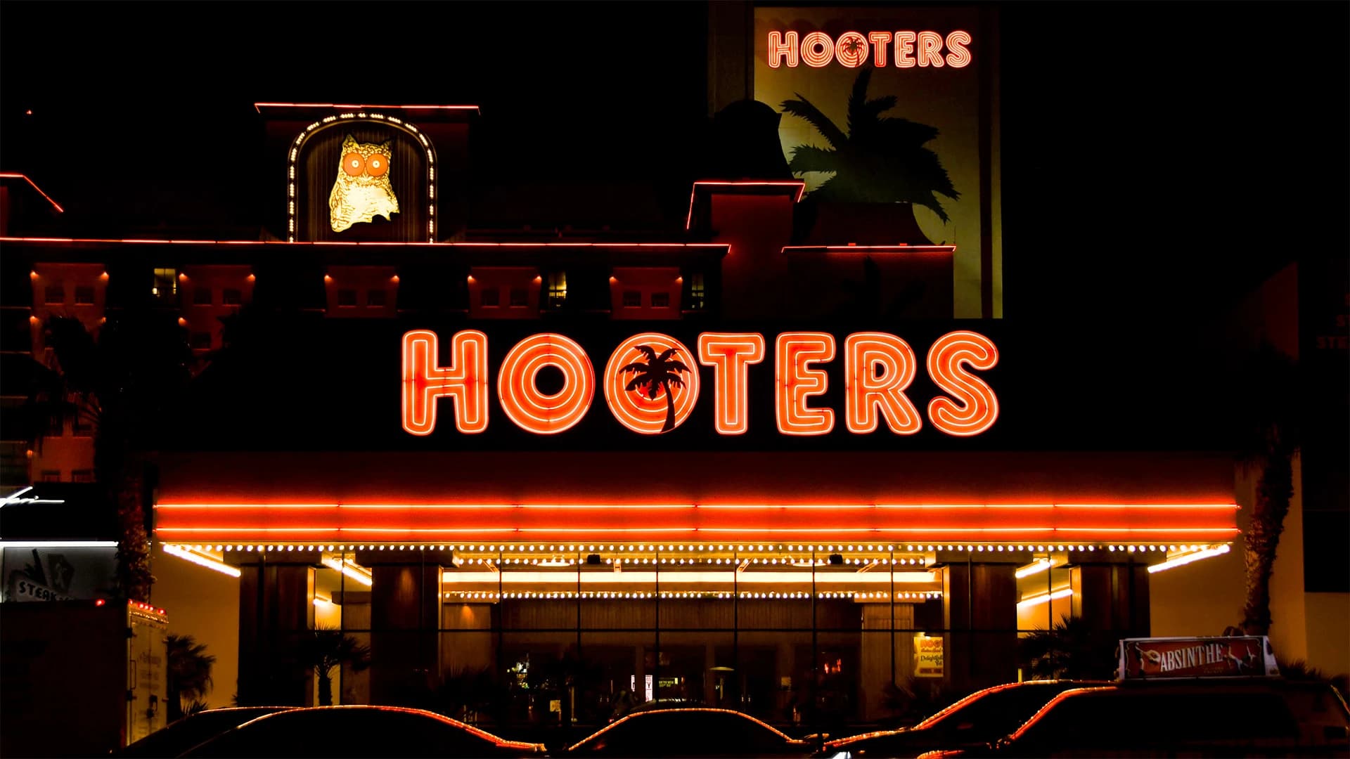 Hooters Pivots Brand Strategy Toward Family Dining and Casual Atmosphere