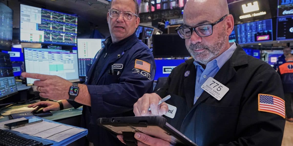 Wall Street Surges While Main Street Confidence Falters