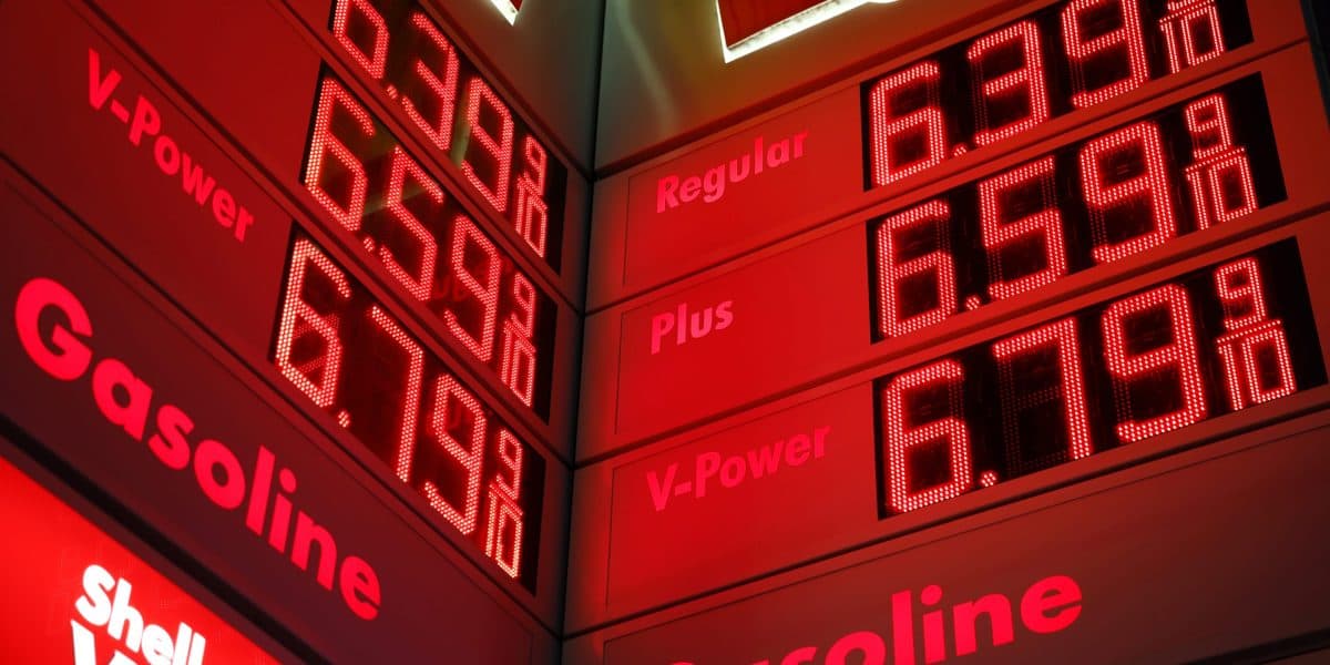 Consumer Confidence in Inflation Control Slips as Fed's Fears Intensify