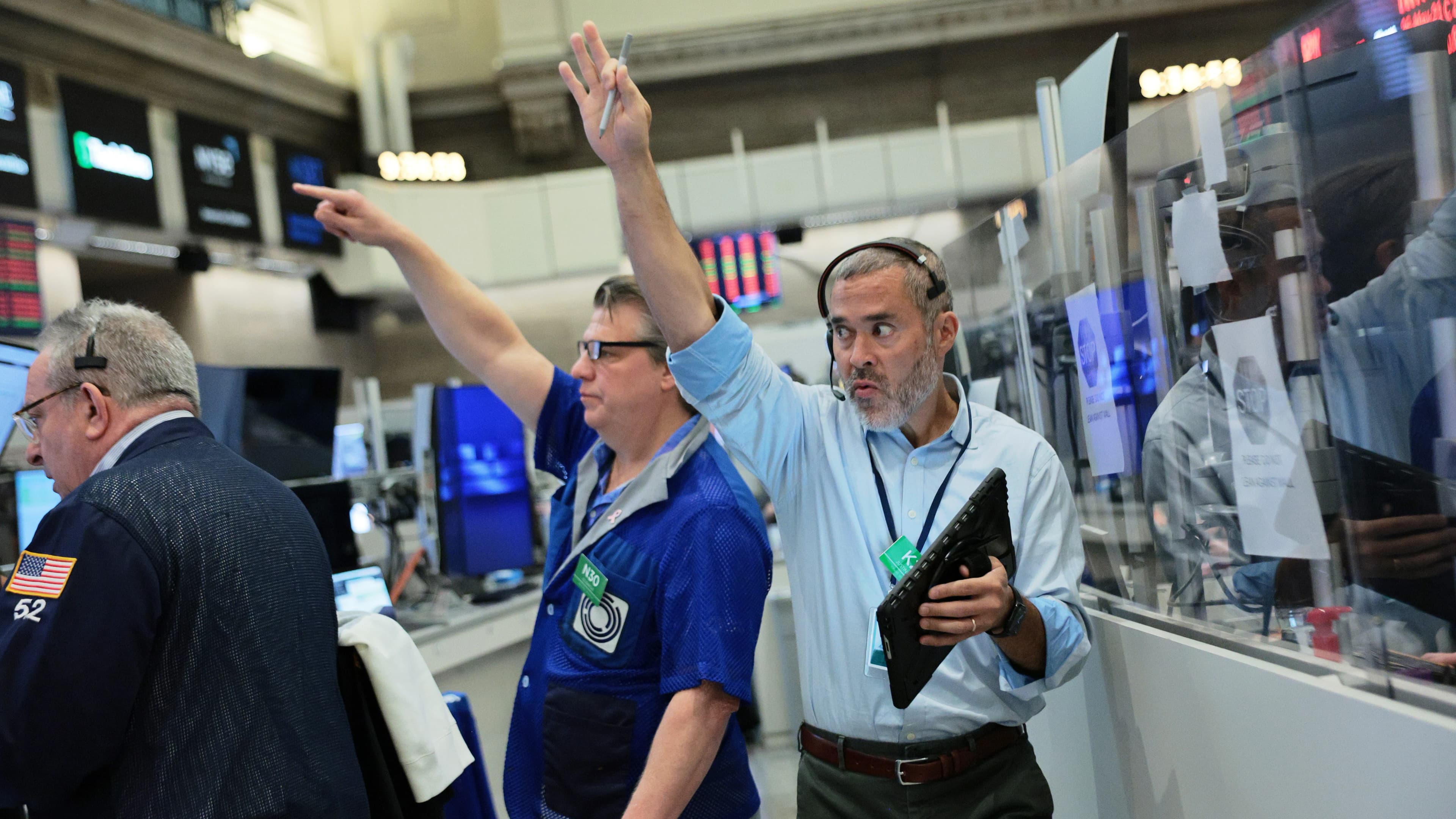 Bull Market Broadens: Equal-Weight S&P 500 Gains on Mega-Cap Darlings