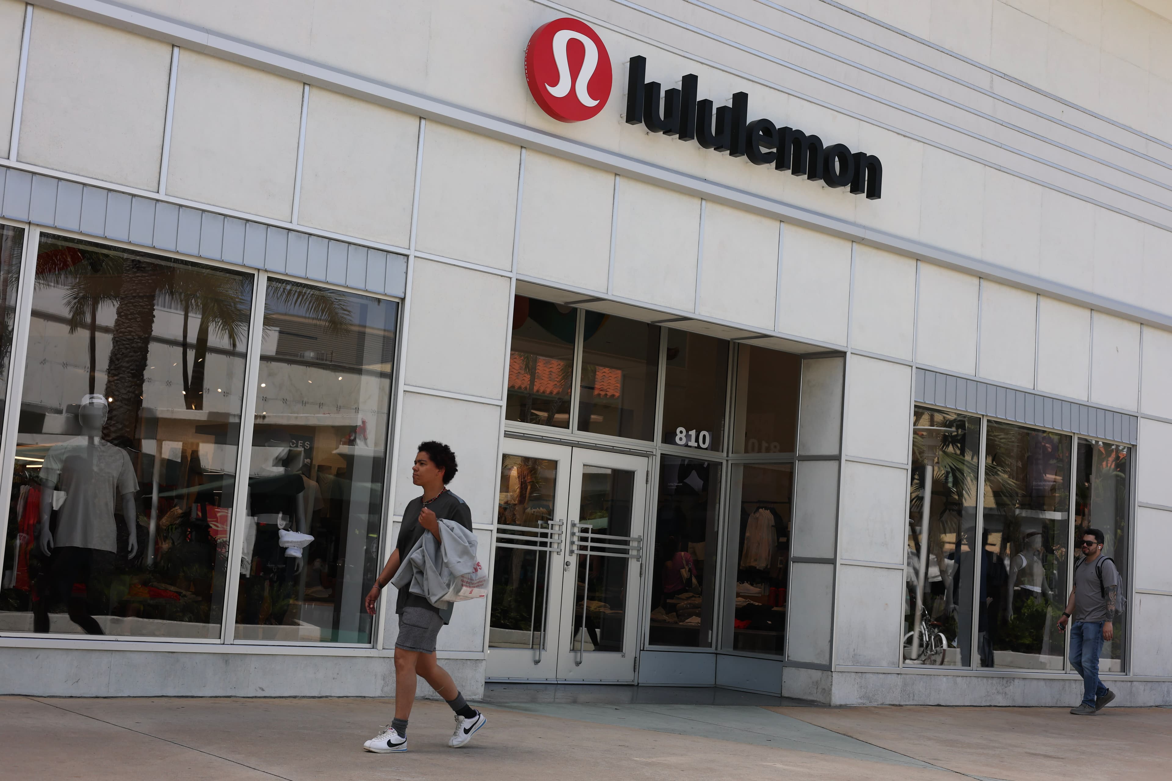 Lululemon Resolves Proxy Fight, Adds Founder-Backed Board Members