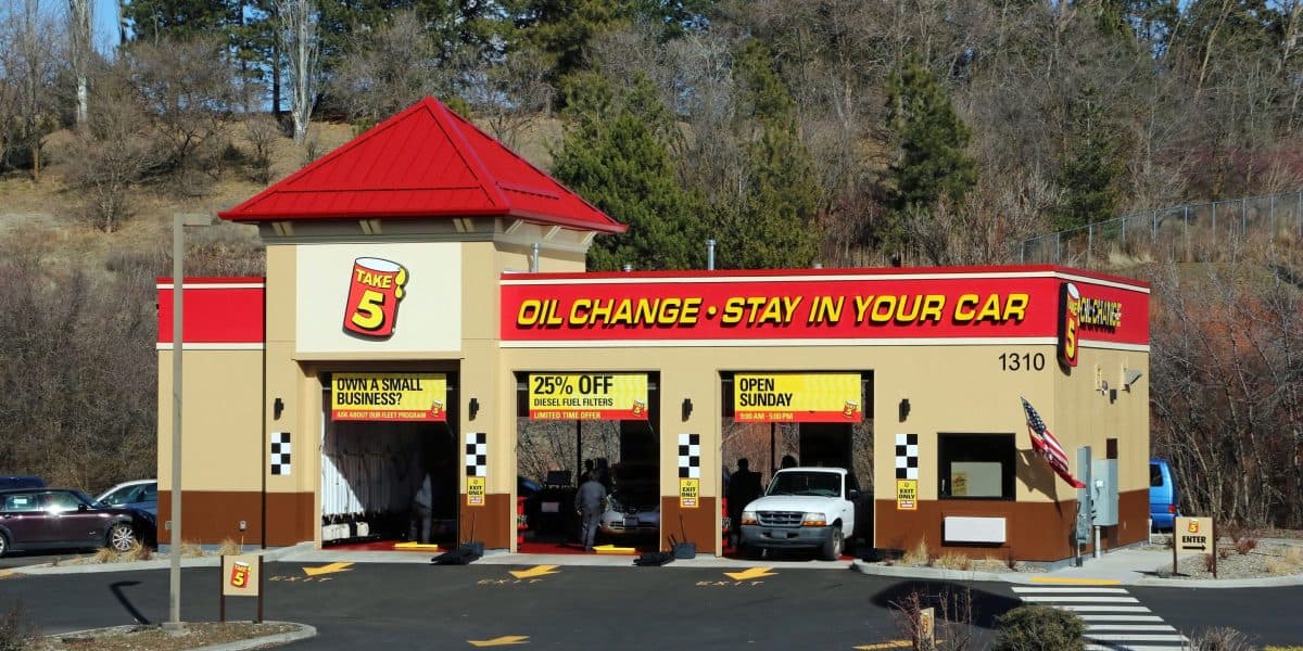 U.S. Motor Oil Supply Chain Faces Middle East Dependency Risk