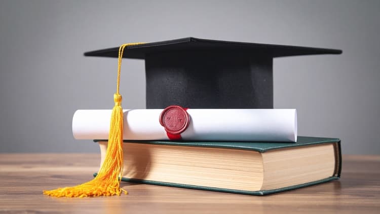 College ROI in Question: Survey Shows Growing Regret Among US Professionals