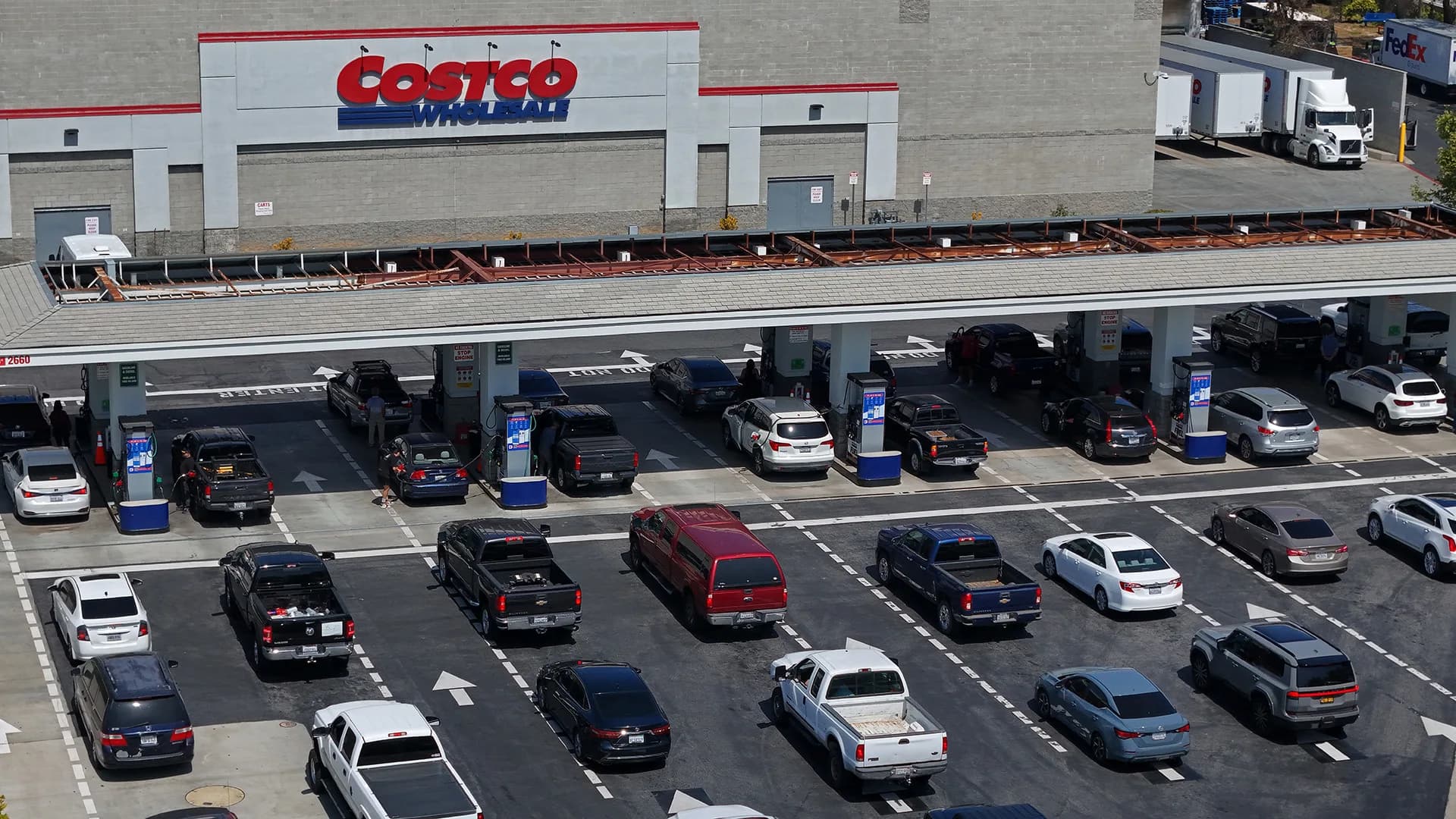 Costco's Fuel Strategy Deepens Member Loyalty in Competitive Market