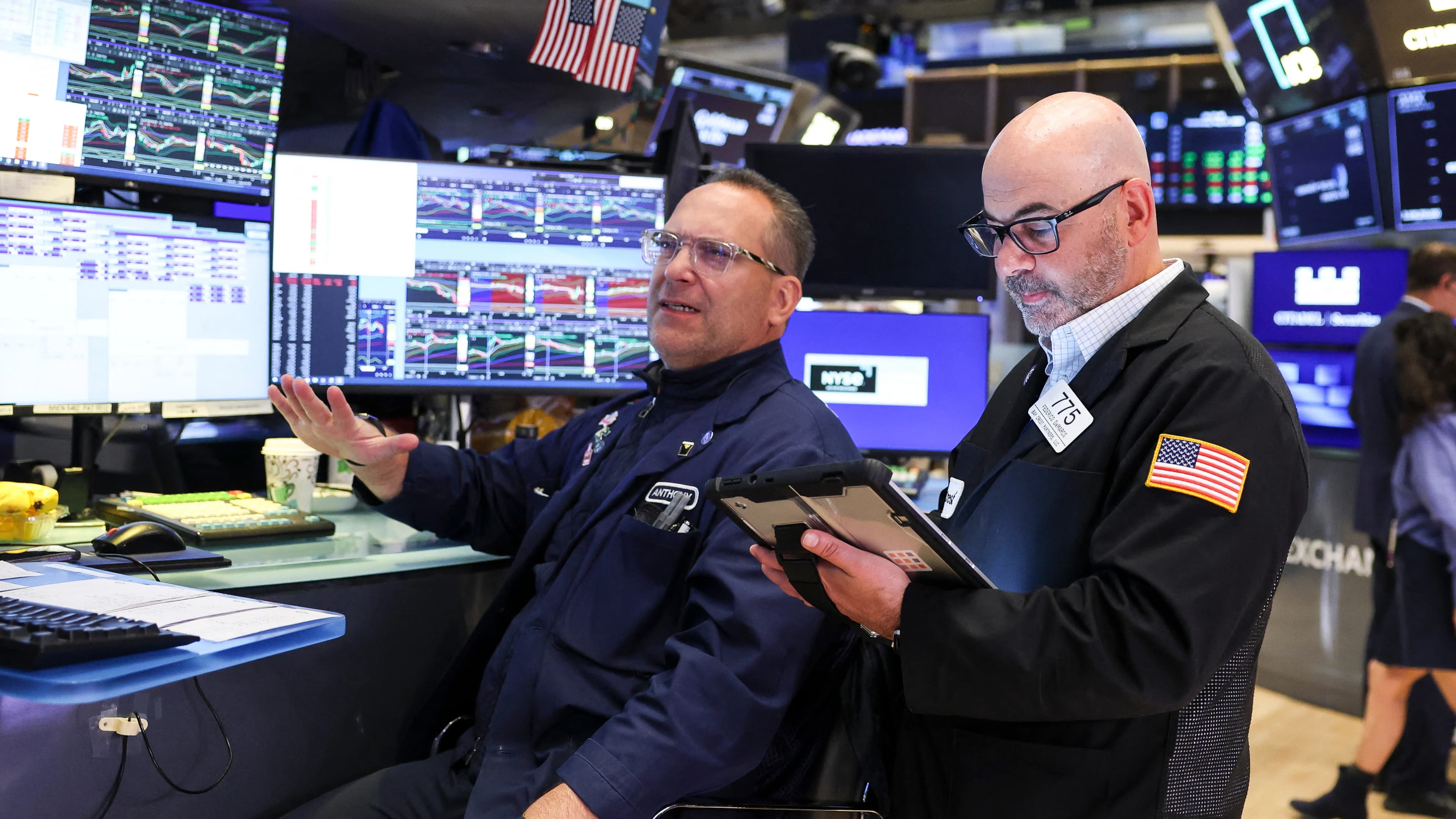 Stagflation Signals Rise While AI Boom Masks Economic Risks