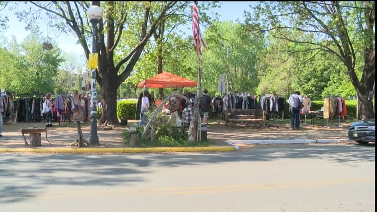 Charlotte Council Eyes Street Vending Crackdown With New Penalties