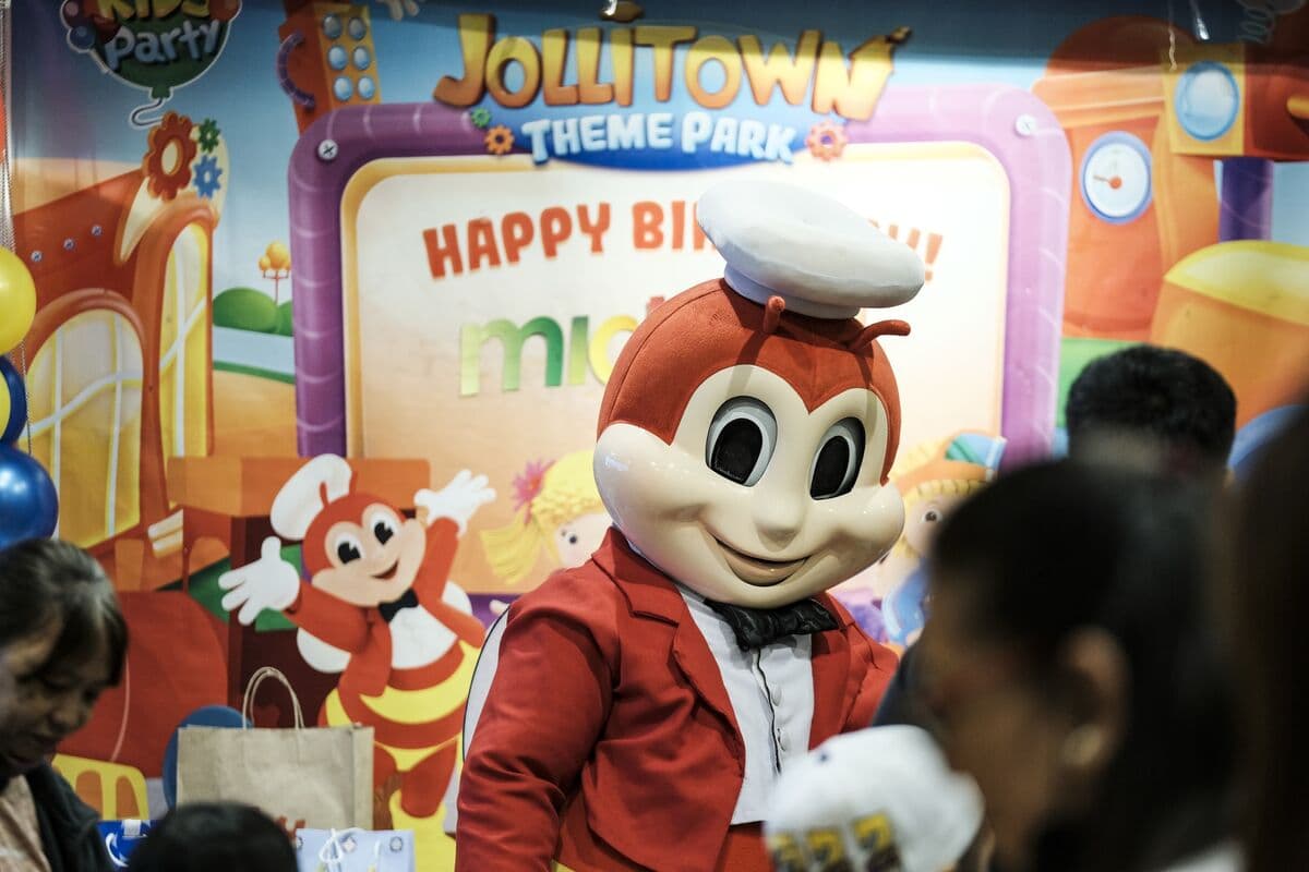 Jollibee Eyes Hong Kong Listing Over US Market for Global Expansion