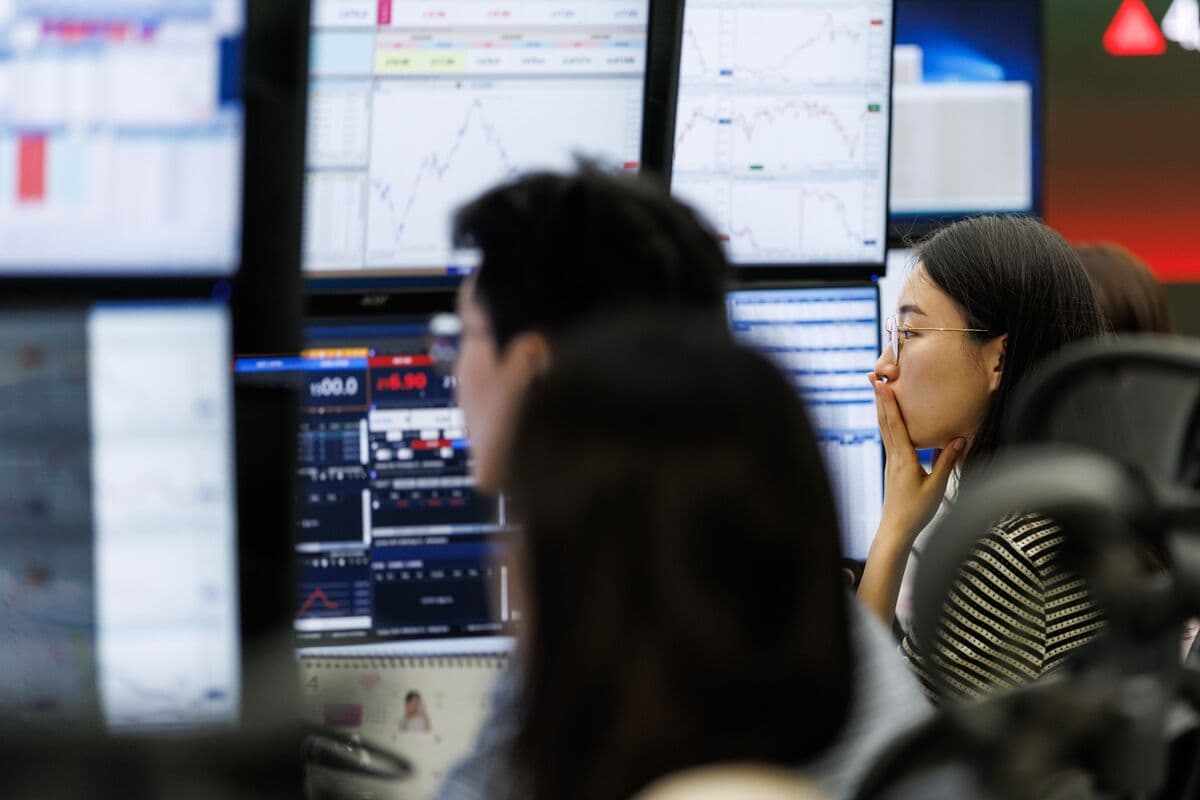 Global Tech Selloff Signals Shift in AI Investment Momentum