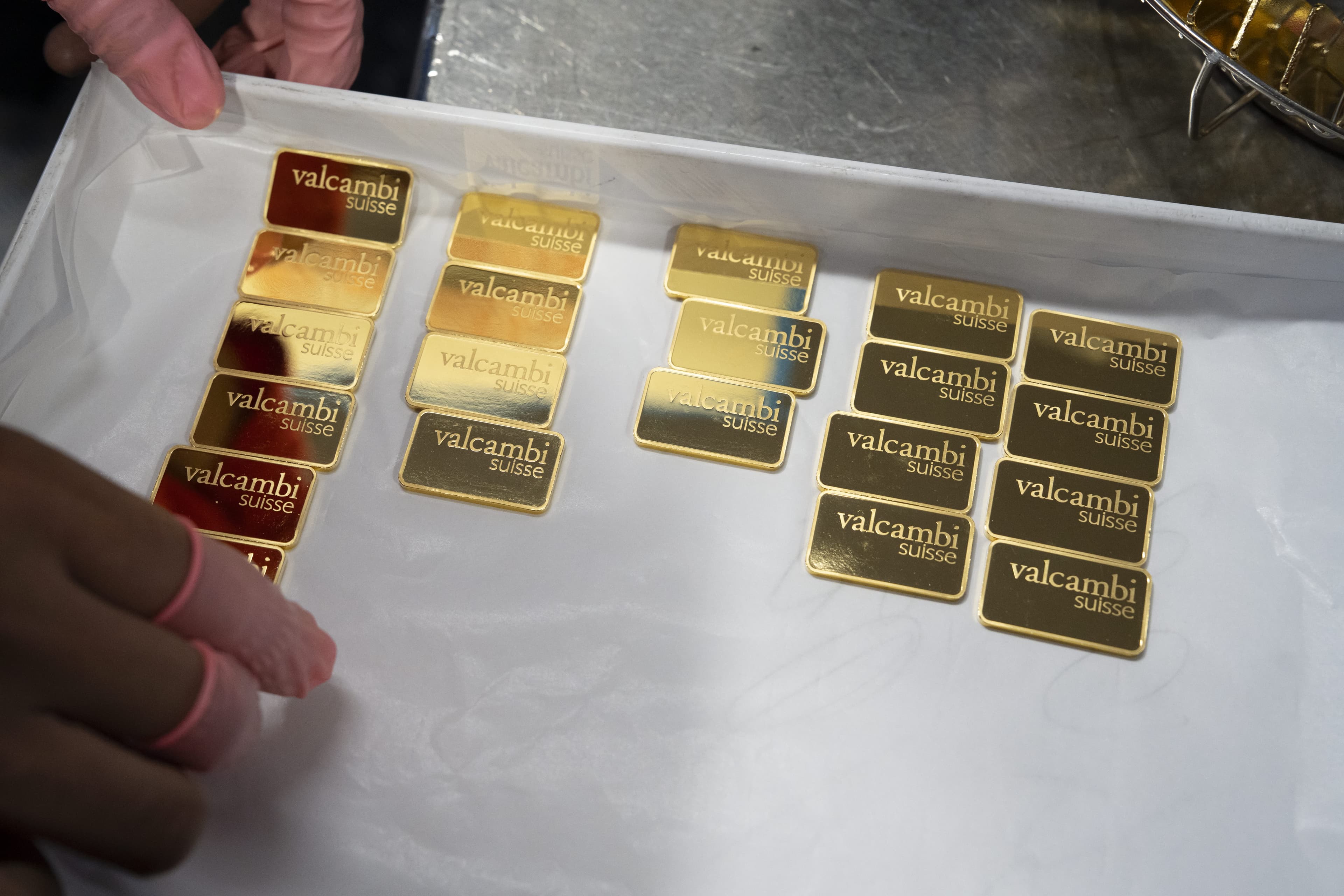 Gold Investors Deploy $180M in Bullish Bets as Bond Yields Stabilize